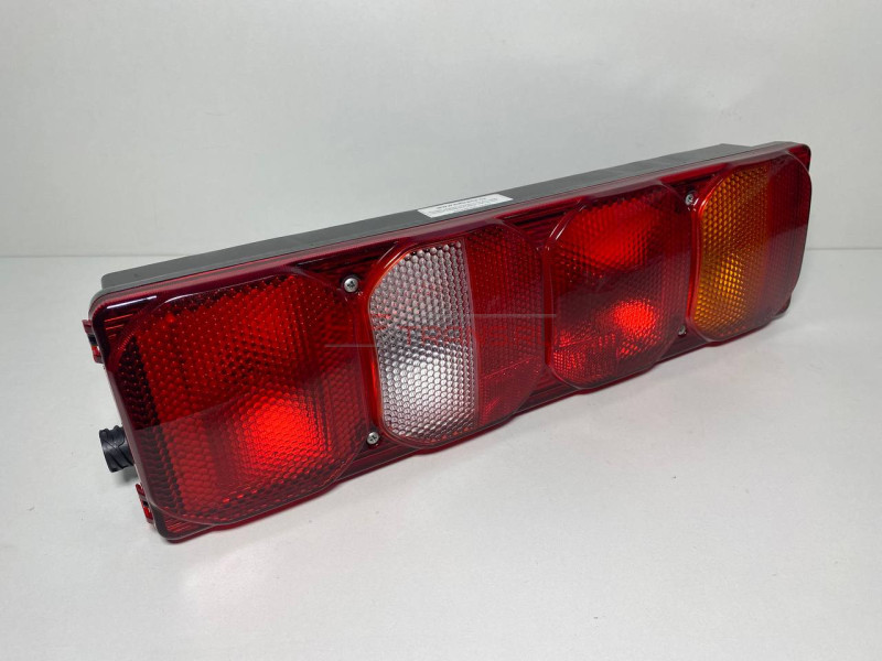 Фонарь задний HOWO C7H/A7 тягач левый (4 болта) WG9925810001 OEM