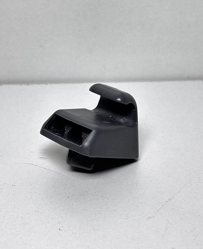 Держатель солнцезащитного козырька (L)(R) ISUZU NPR/NQR/NMR/FSR 8974051710