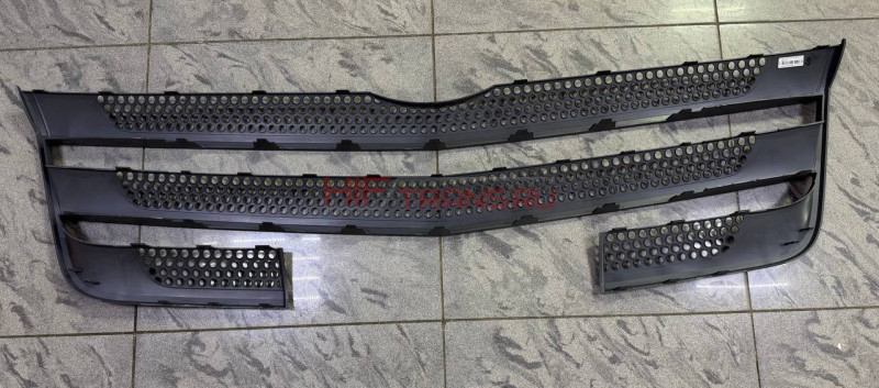 Решетка радиатора (есть царапины) MB Actros MP4 A9618850022 (для Китайца)