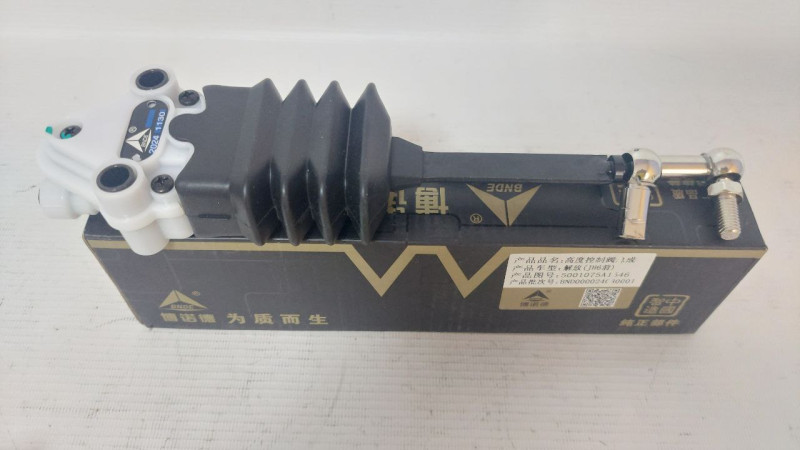 Кран уровня пола кабины FAW J7 4180 передний 5001075A2000-C00/C