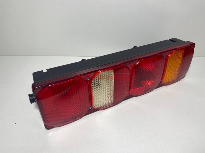 Фонарь задний HOWO C7H/A7 тягач правый WG9925810002 VALMO